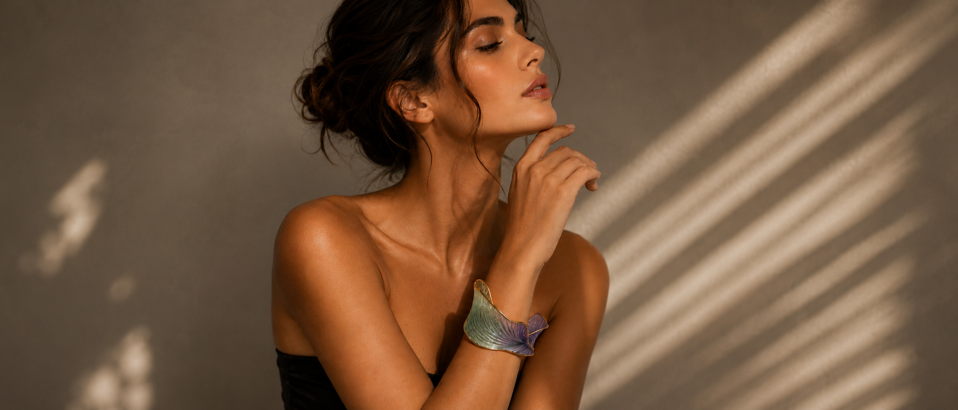 Pleats Cuff worn editorial - Green